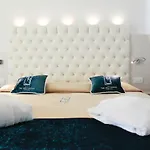 Hotel Hollywood***s