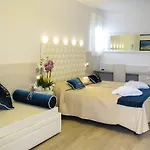 Hollywood***s Hotel Lido di Jesolo