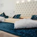 Hotel Hollywood***s