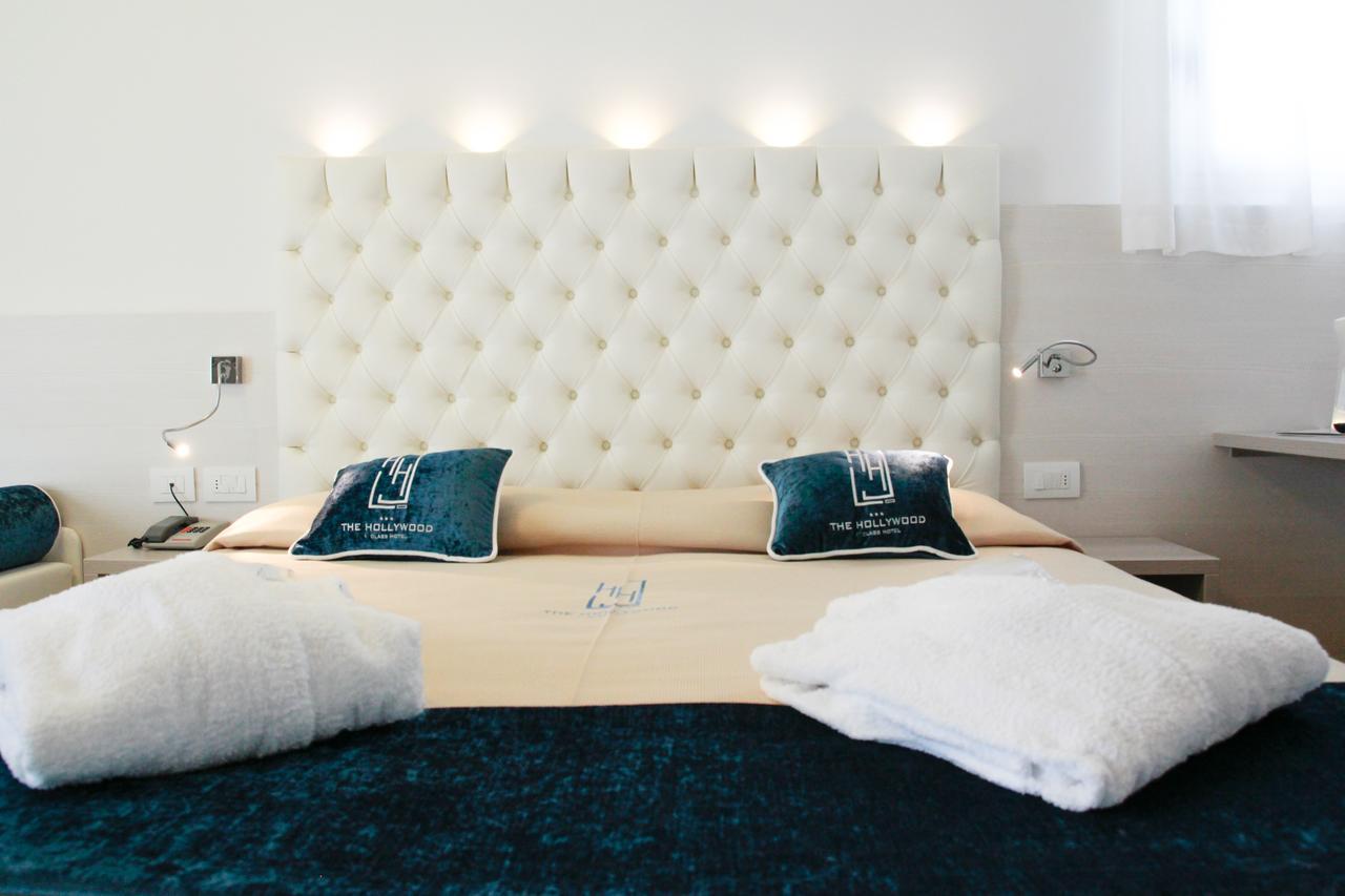Hotel Hollywood***s