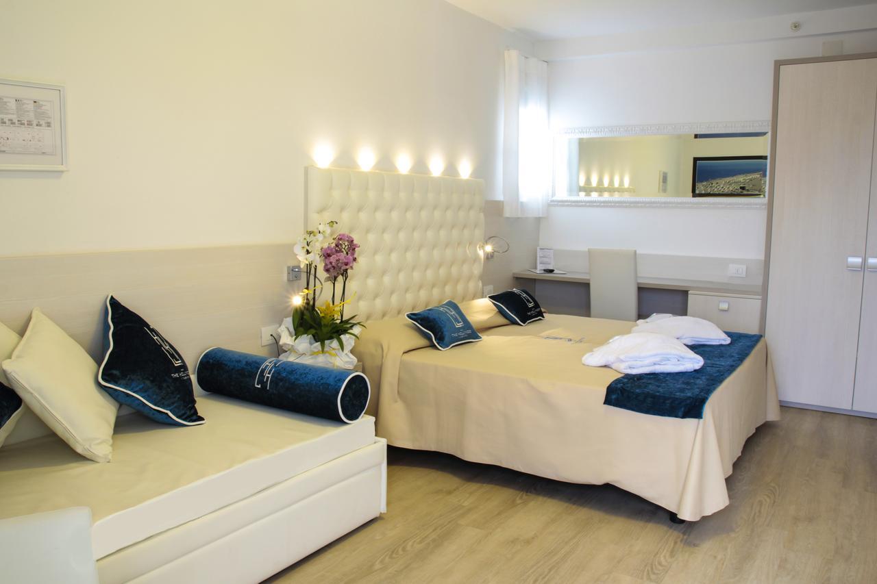 Hollywood***s Hotel Lido di Jesolo