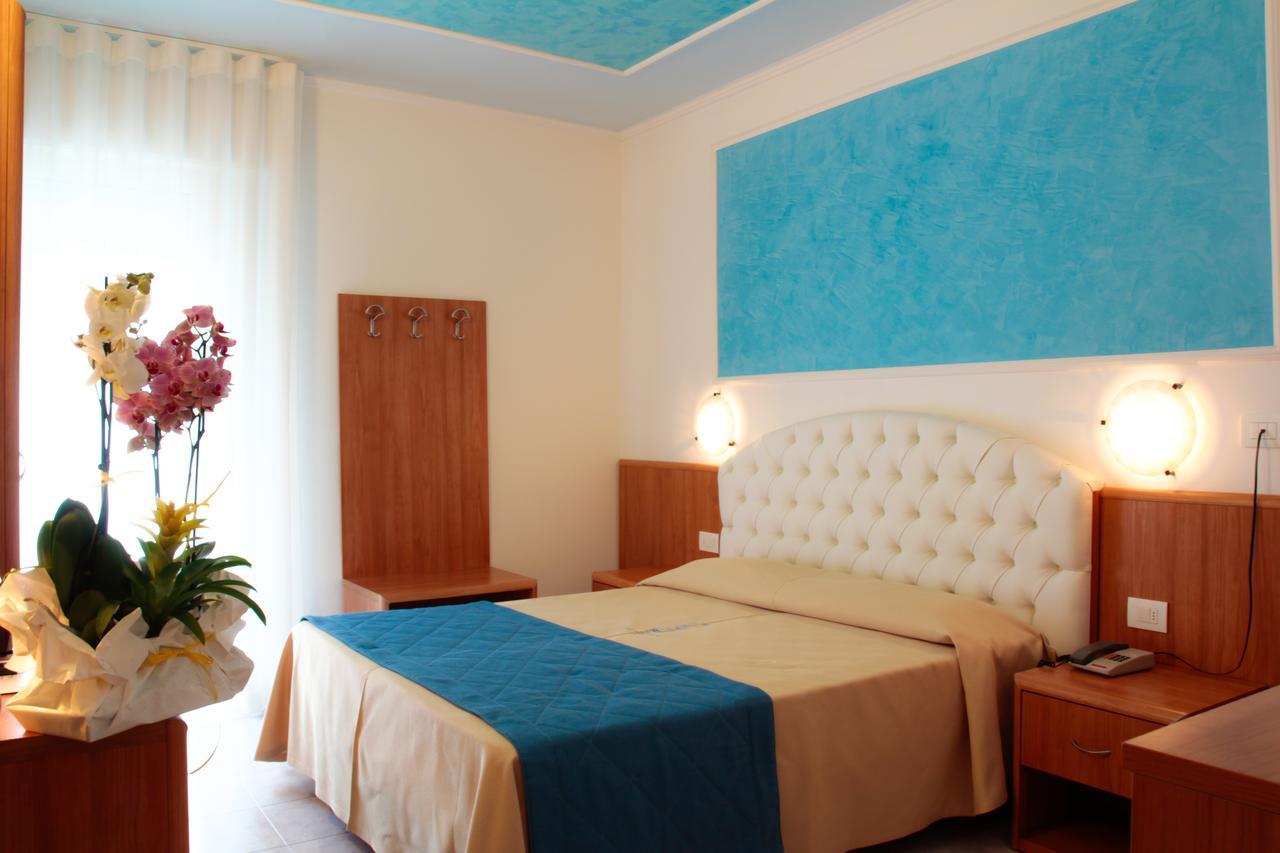 Hollywood***s Hotel Lido di Jesolo