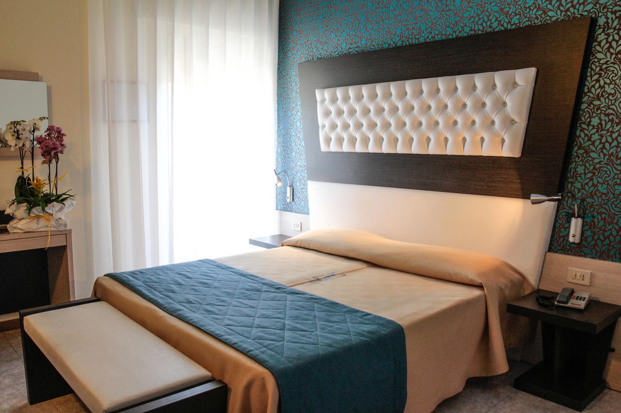 Hollywood***s Hotel Lido di Jesolo