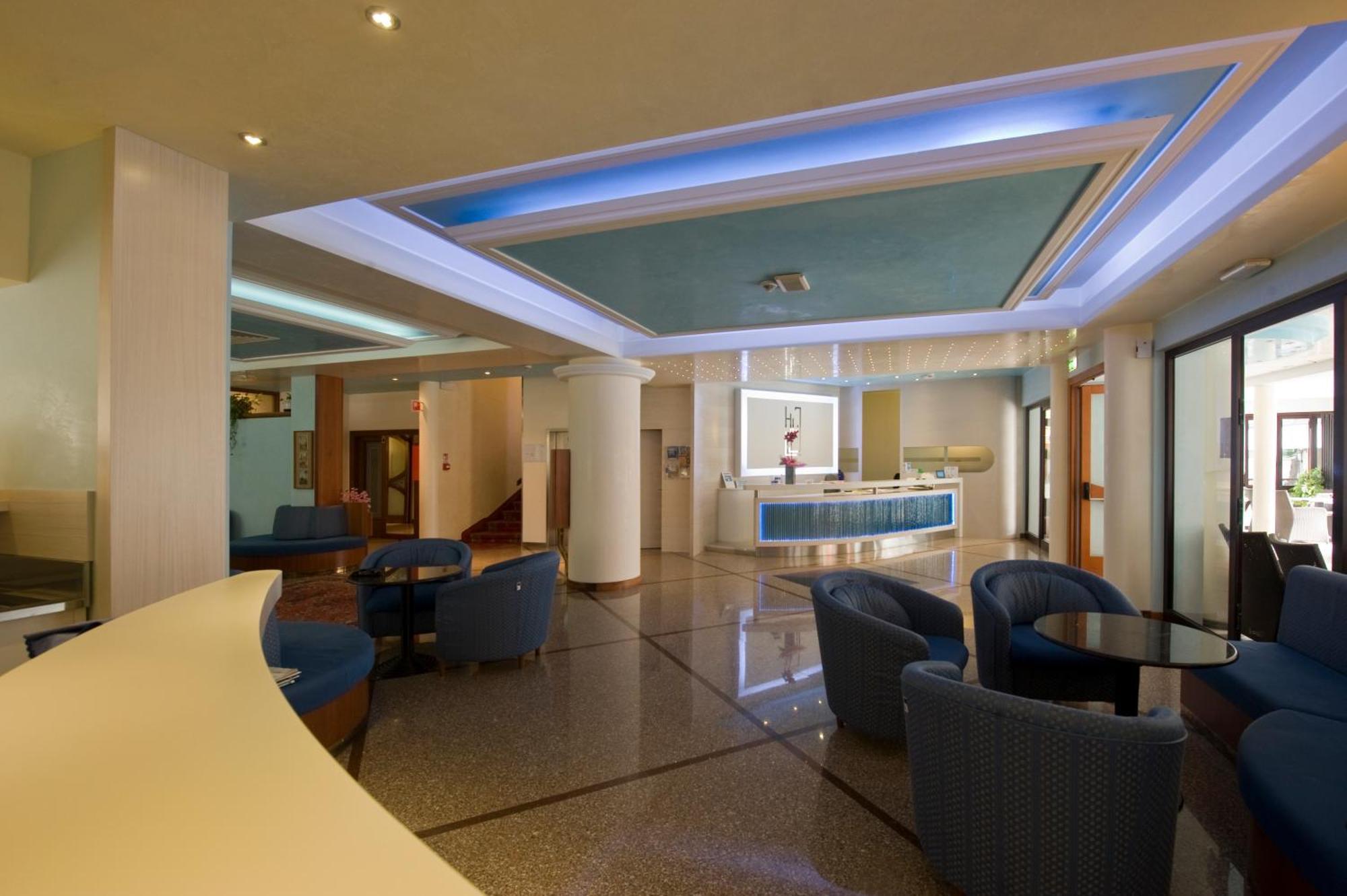 Hotel Hollywood***s